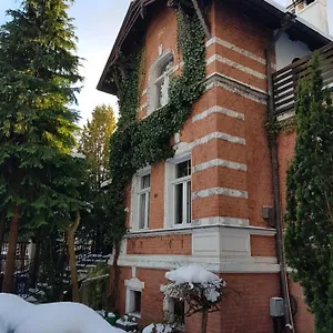 Проживание в семье Old House